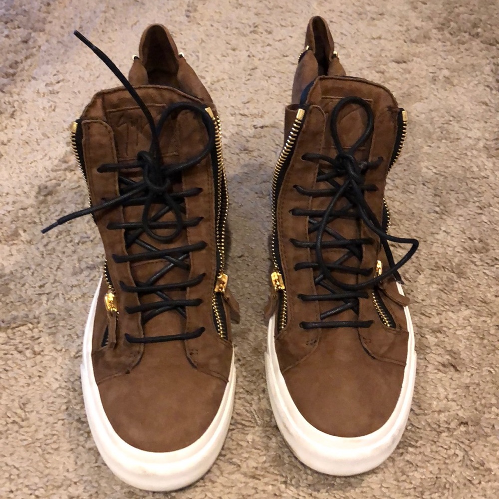 High Fashion Studded sneakers